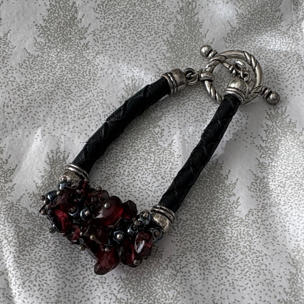 Chic Black and Red Gemstone Bracelet